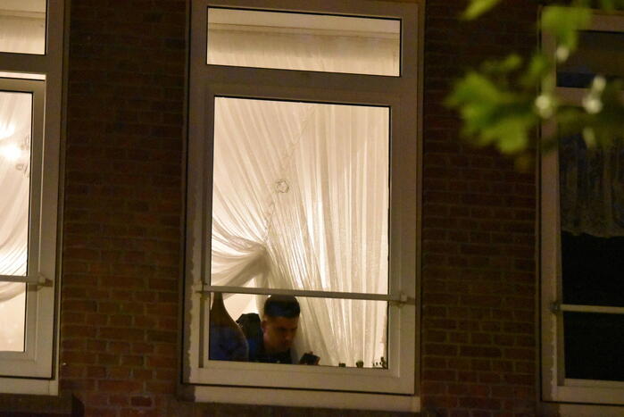 Politie onderzoekt beschoten woning
