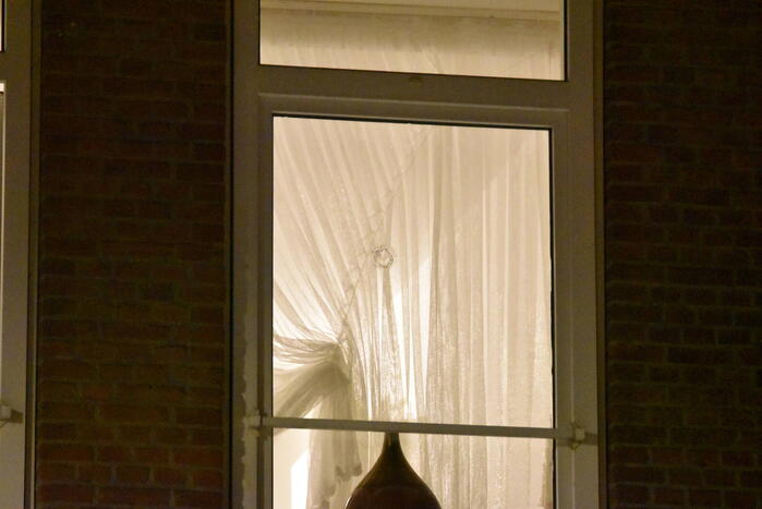 Politie onderzoekt beschoten woning