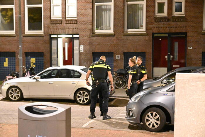 Politie onderzoekt beschoten woning