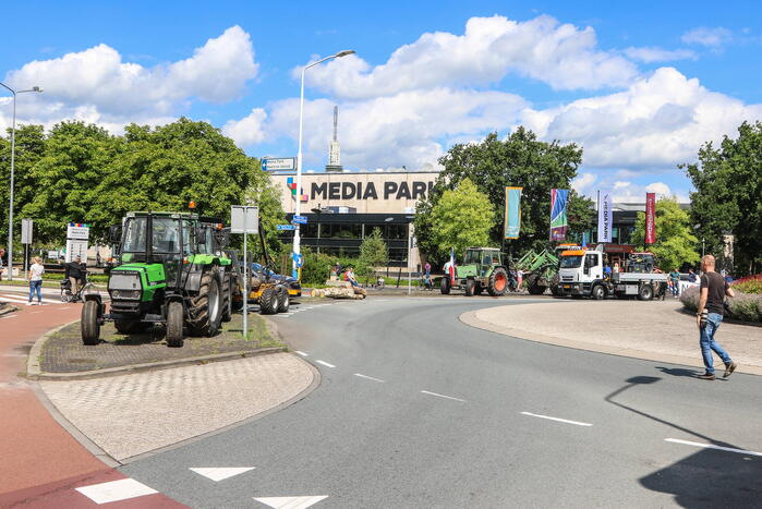 Mediapark geblokkeerd door boeren