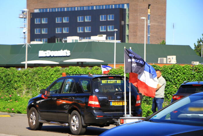 Demonstranten maken zich klaar voor demonstratie