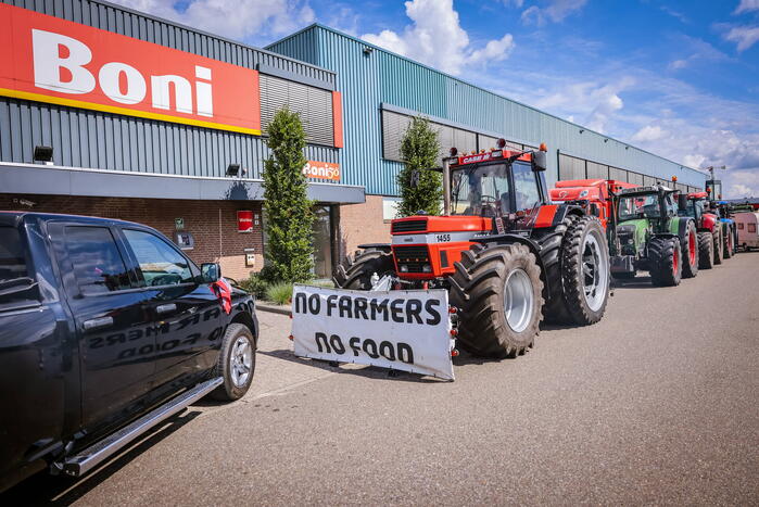 Boeren blokkeren distributiecentrum Boni