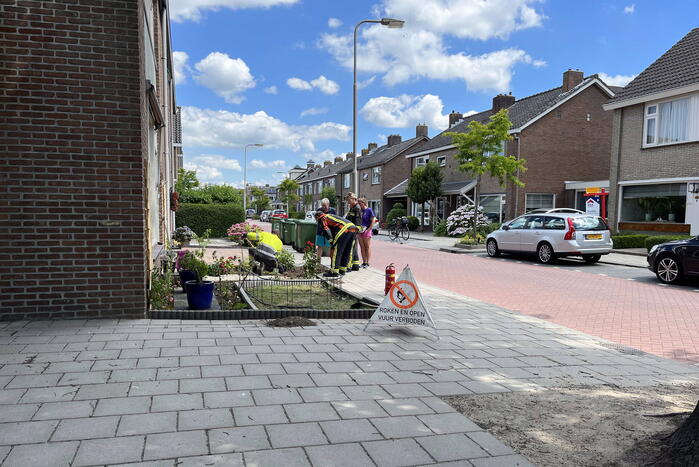 Gaslekkage in voortuin van woning