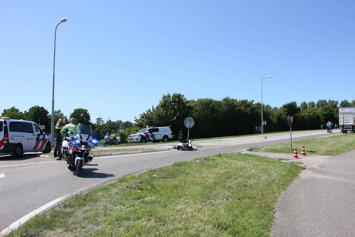 Overstekende scootmobiel aangereden door vrachtwagen