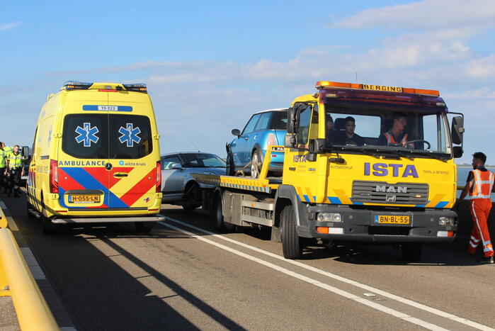 Drie auto's betrokken bij botsing Zeelandbrug