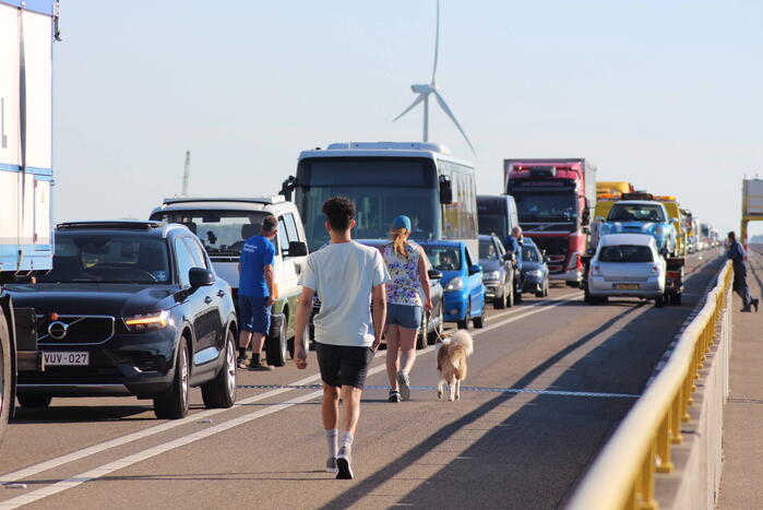 Drie auto's betrokken bij botsing Zeelandbrug