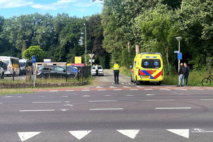 Brommerrijder gewond bij botsing met auto