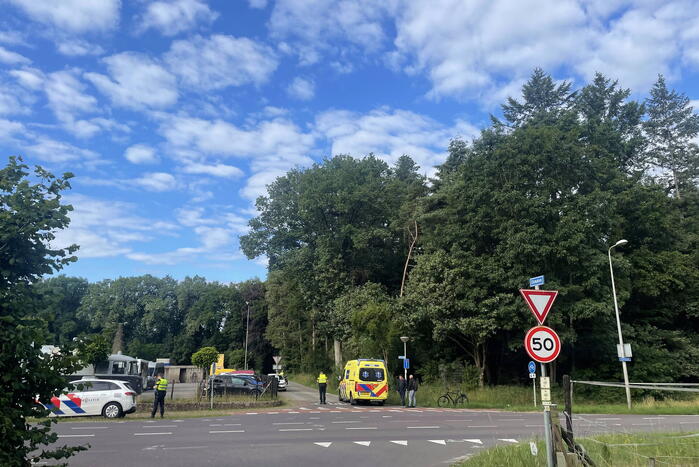 Brommerrijder gewond bij botsing met auto