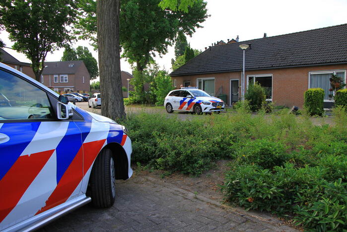 Voordeur van woning in brand