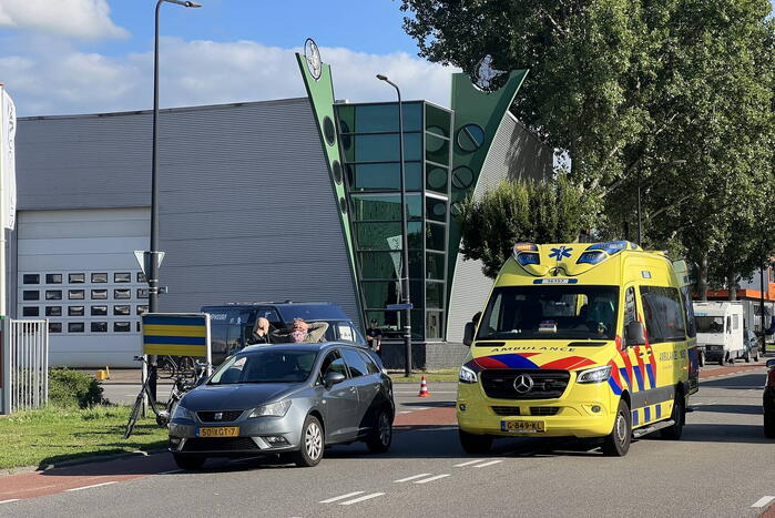 Fietser gewond bij botsing met auto