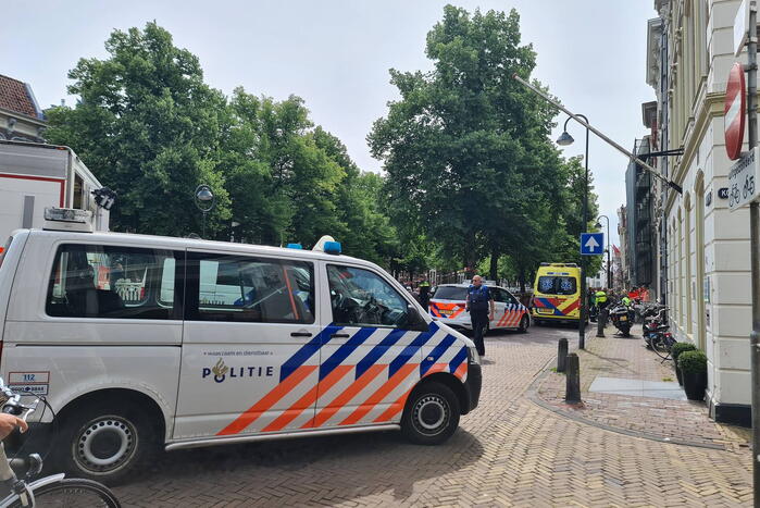 Traumahelikopter landt voor gewonde man