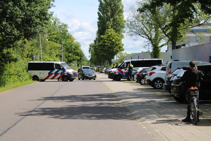 Boeren voeren actie bij cellencomplex