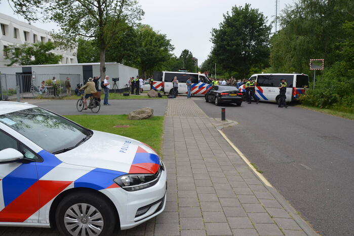 Boeren voeren actie bij cellencomplex