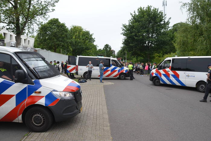Boeren voeren actie bij cellencomplex