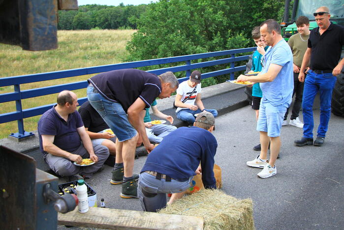 Boerenprotest onder genot van friet