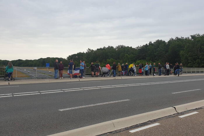 Boeren stichten brand langs doorgaande weg
