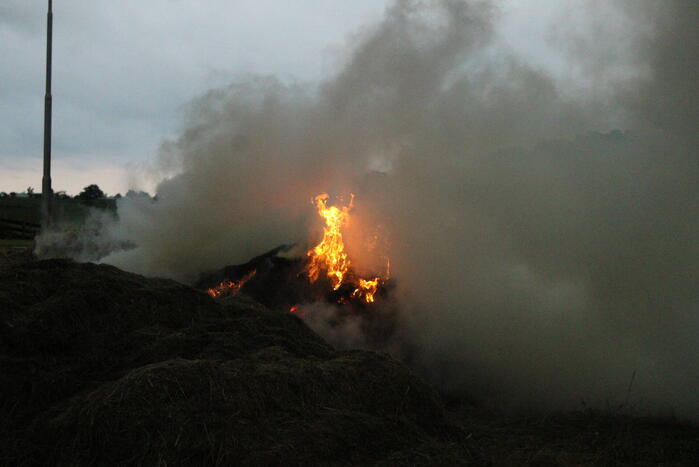 Veel rook vanwege brand in hooibalen