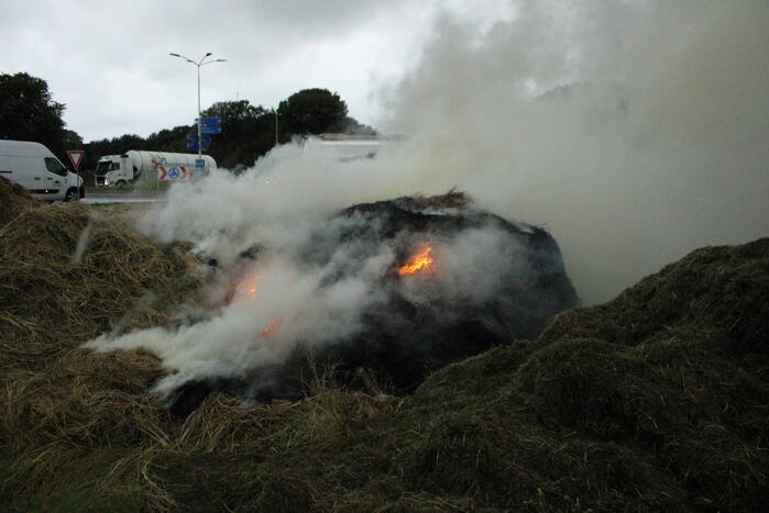 Veel rook vanwege brand in hooibalen