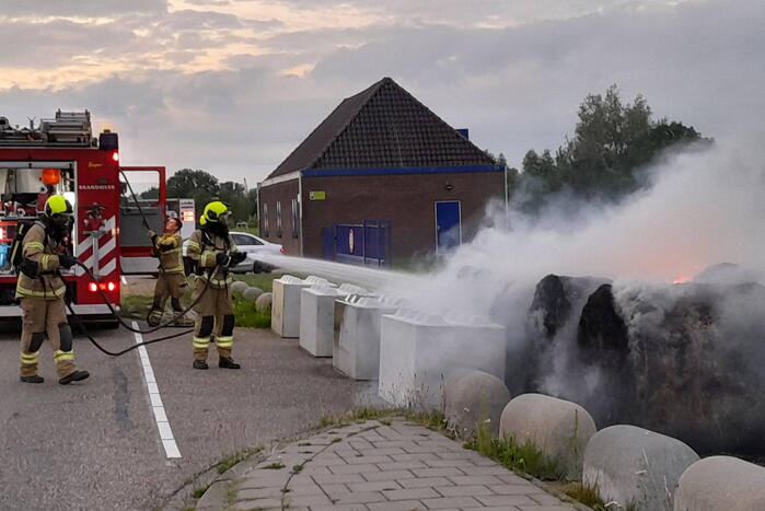 Meerdere hooibalen in brand