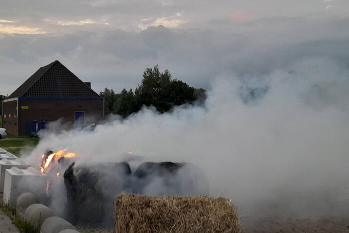 Meerdere hooibalen in brand