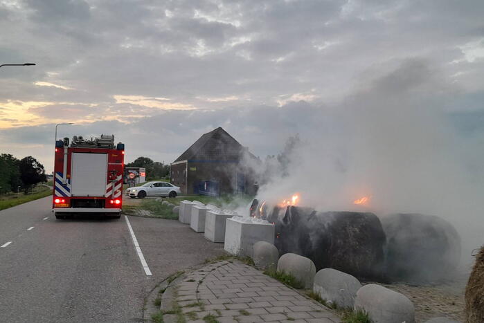 Meerdere hooibalen in brand