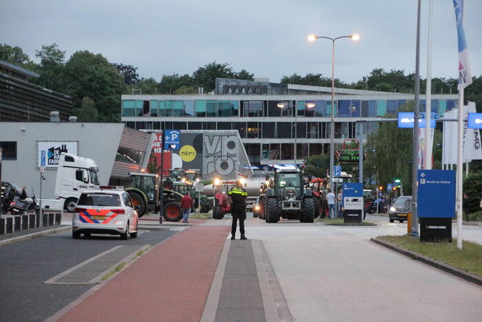 Boeren blokkeren ingang Media Park