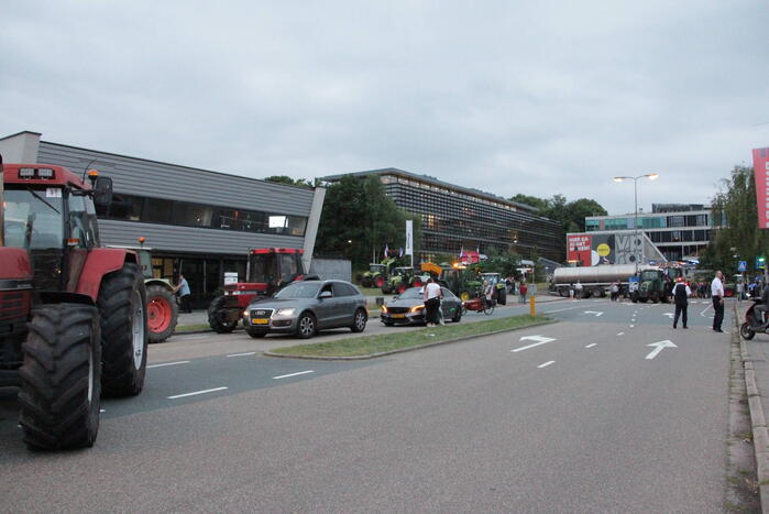 Boeren blokkeren ingang Media Park