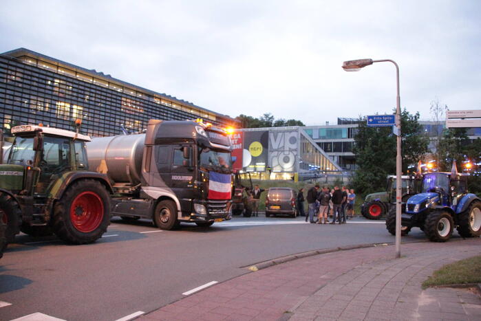 Boeren blokkeren ingang Media Park
