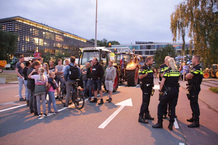 Boeren blokkeren ingang Media Park