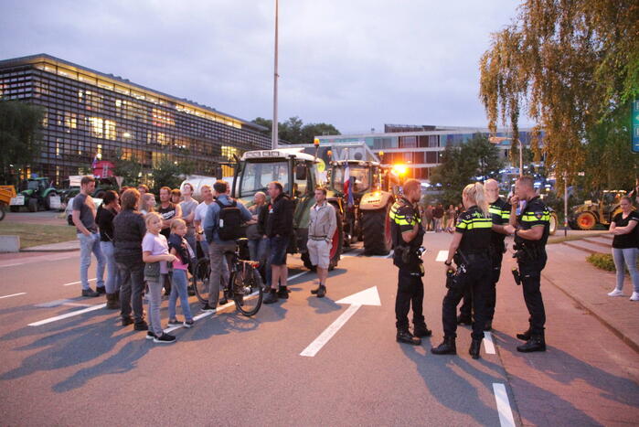 Boeren blokkeren ingang Media Park