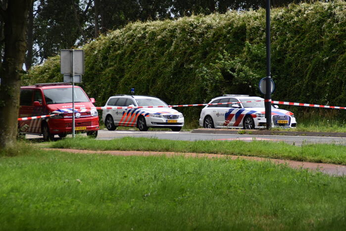 Automobilist overleden bij crash tegen boom