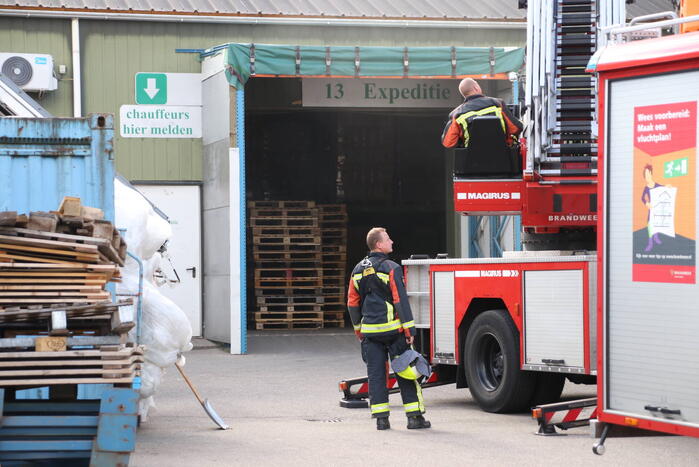 Rookontwikkeling bij brand in groothandel voor diervoeding