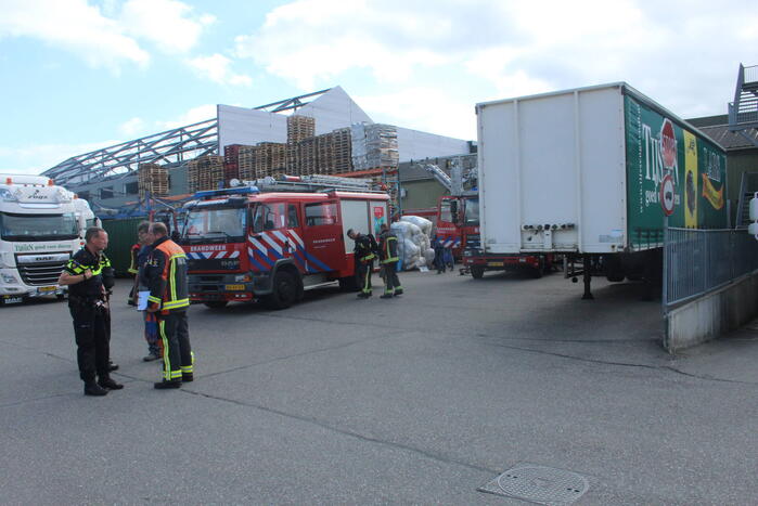 Rookontwikkeling bij brand in groothandel voor diervoeding
