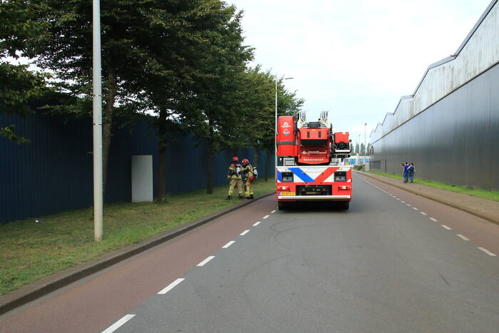 Enorme brand in berg schroot bij HKS Metals recycling
