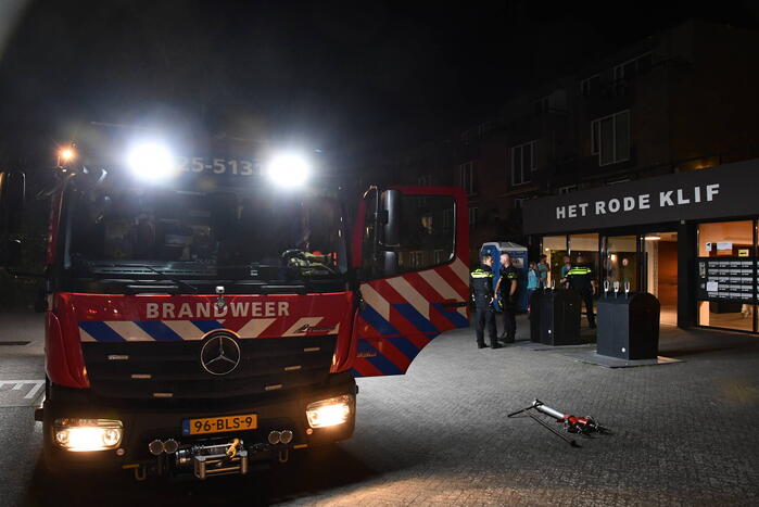 Brandweer groots ingezet voor brandmelding in zorgcomplex