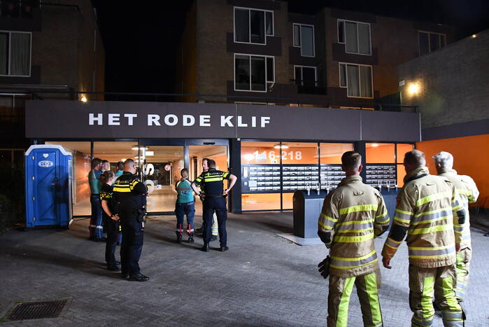 Brandweer groots ingezet voor brandmelding in zorgcomplex