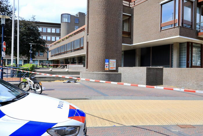 Gewonde bij steekpartij voor stadhuis