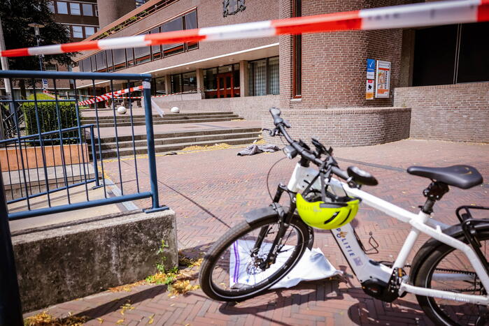 Gewonde bij steekpartij voor stadhuis