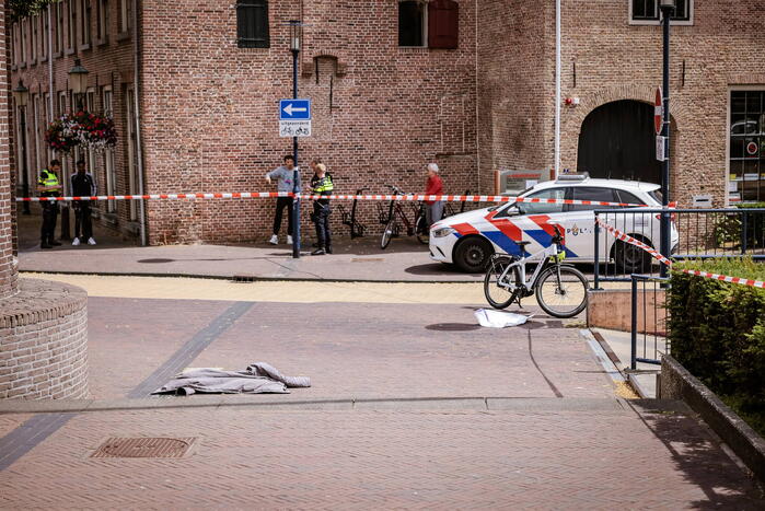 Gewonde bij steekpartij voor stadhuis