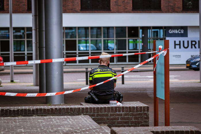 Gewonde bij steekpartij voor stadhuis
