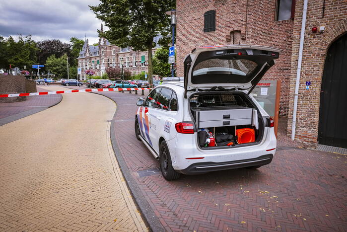 Gewonde bij steekpartij voor stadhuis