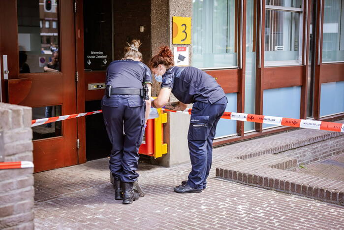 Gewonde bij steekpartij voor stadhuis