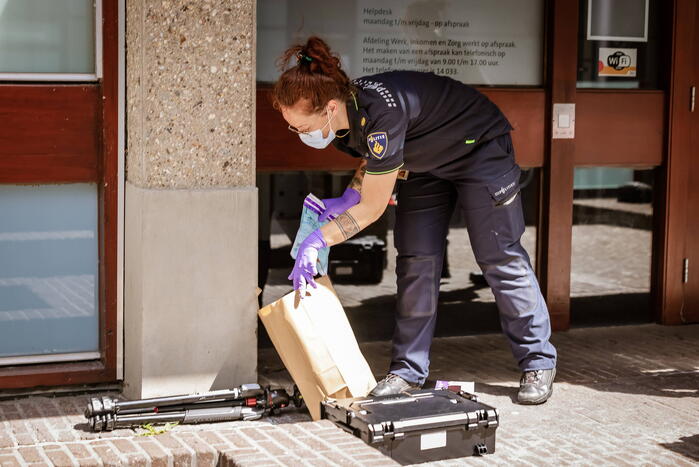 Gewonde bij steekpartij voor stadhuis