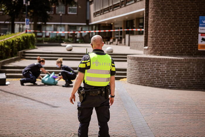 Gewonde bij steekpartij voor stadhuis
