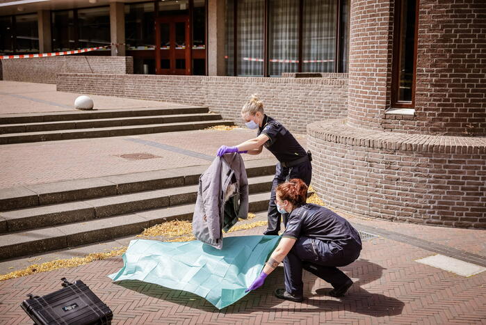 Gewonde bij steekpartij voor stadhuis