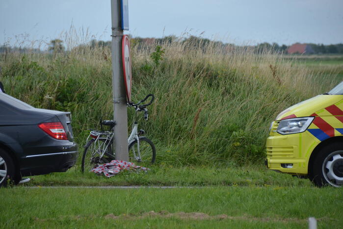 Fietser en automobilist botsen met elkaar