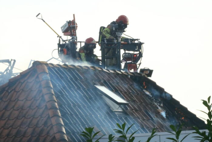 Grote uitslaande woningbrand