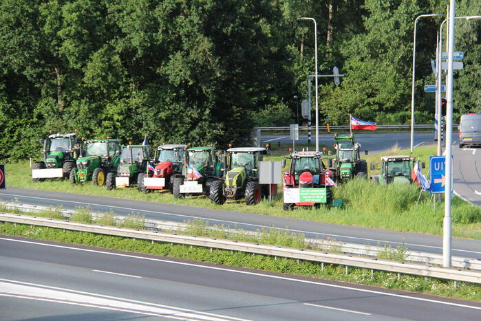 Boeren houden vreedzaam protest bij A27