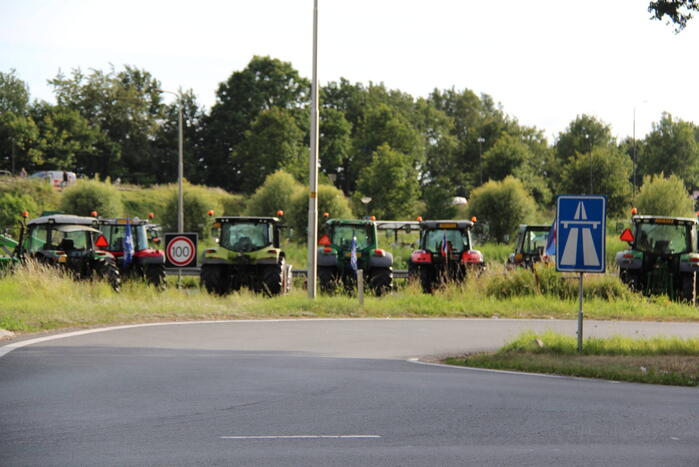 Boeren houden vreedzaam protest bij A27