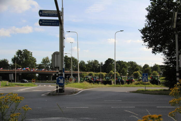 Boeren houden vreedzaam protest bij A27